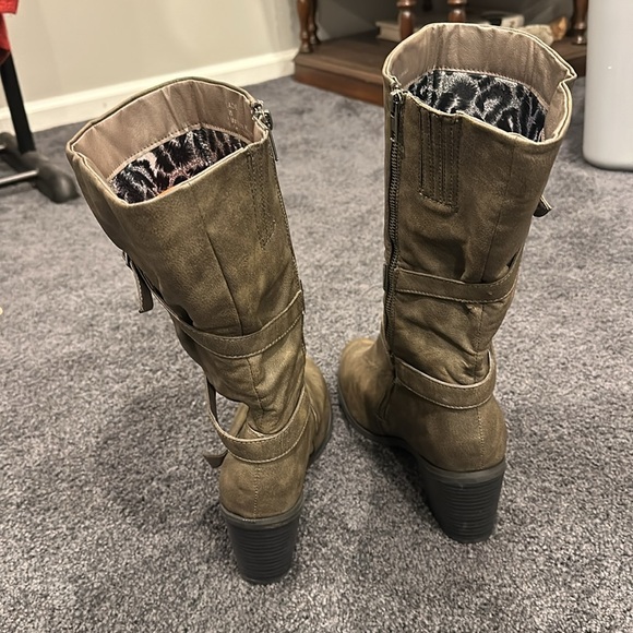 NWOT! Heeled Zipper Boots - Picture 4 of 6